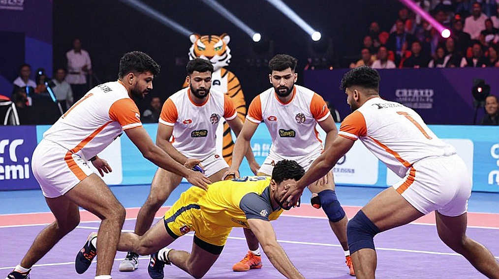 चौदह से तेरह: अहमदाबाद में पाकिस्तान की वापसी और एक टूर्नामेंट की असली कमज़ोरी