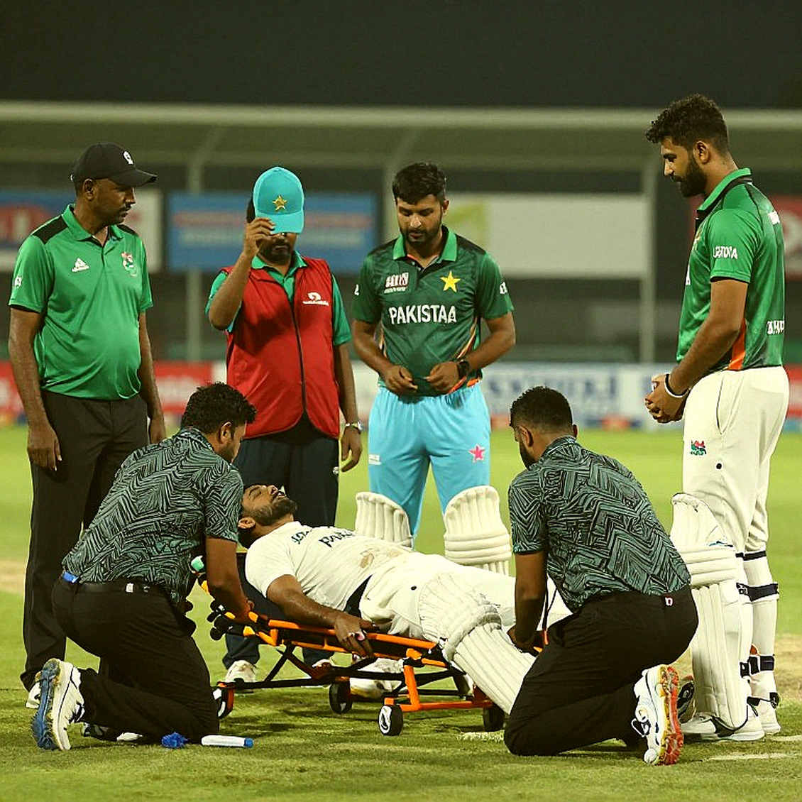 अफ़ग़ानिस्तान बनाम ज़िम्बाब्वे टी20ई: शारजाह की ओस, नबी की गैरहाज़िरी और वह स्कोरबोर्ड जो सिलेक्शन रूम में बनता है